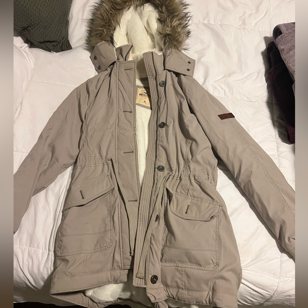 Hollister Tan Parka - Chic Outerwear with Button Closure SIZE XL
